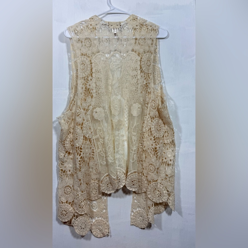 Chico's Beige Lace Crochet Vest ( Chico’s Chart Size 3 ) - Picture 7 of 9